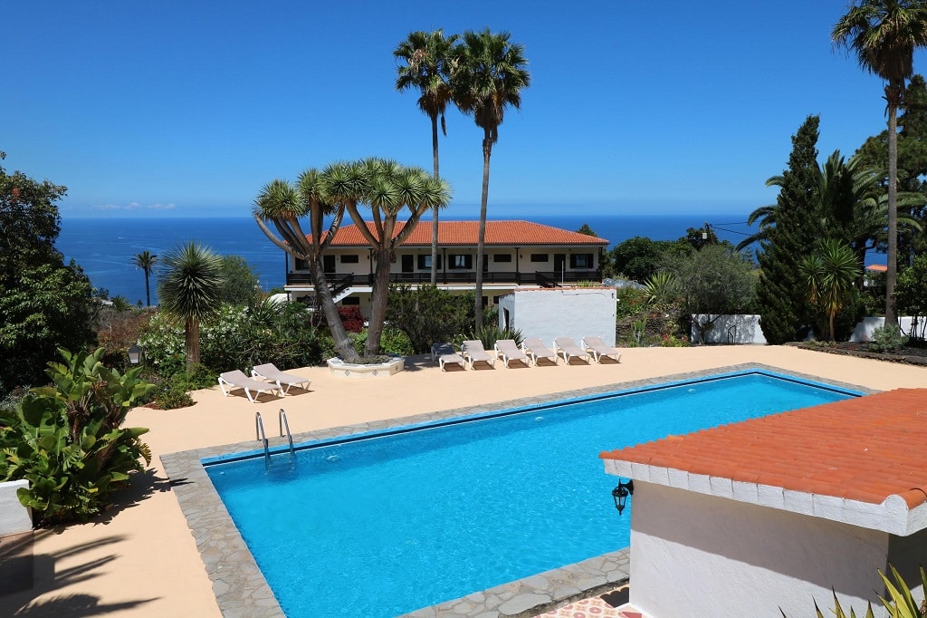 Apartamentos Miranda, casas rurales dignas de James Bond