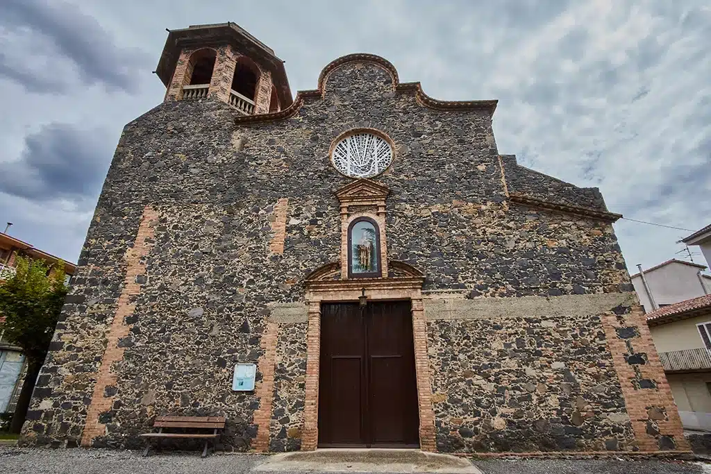 Iglesia nueva de Sant Salvador en Castellfollit de la Roca