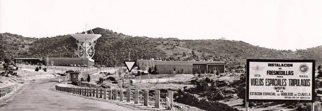 Museo Lunar de Fresnedillas. Carretera de acceso, cartel original, Antena X-Y de 26 metros