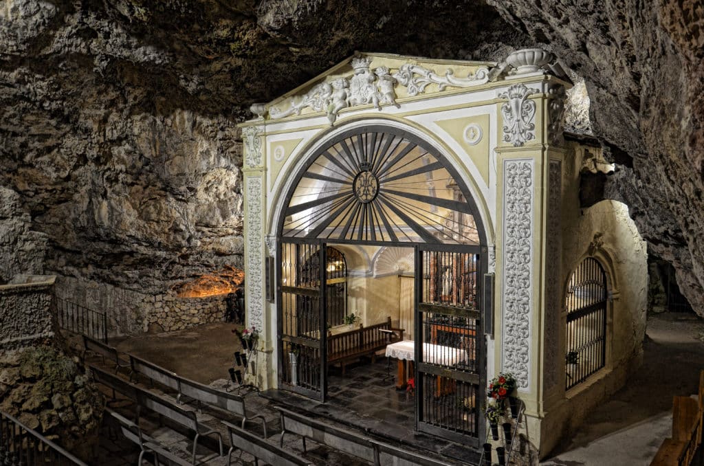 Capilla Cueva Santa, Altura