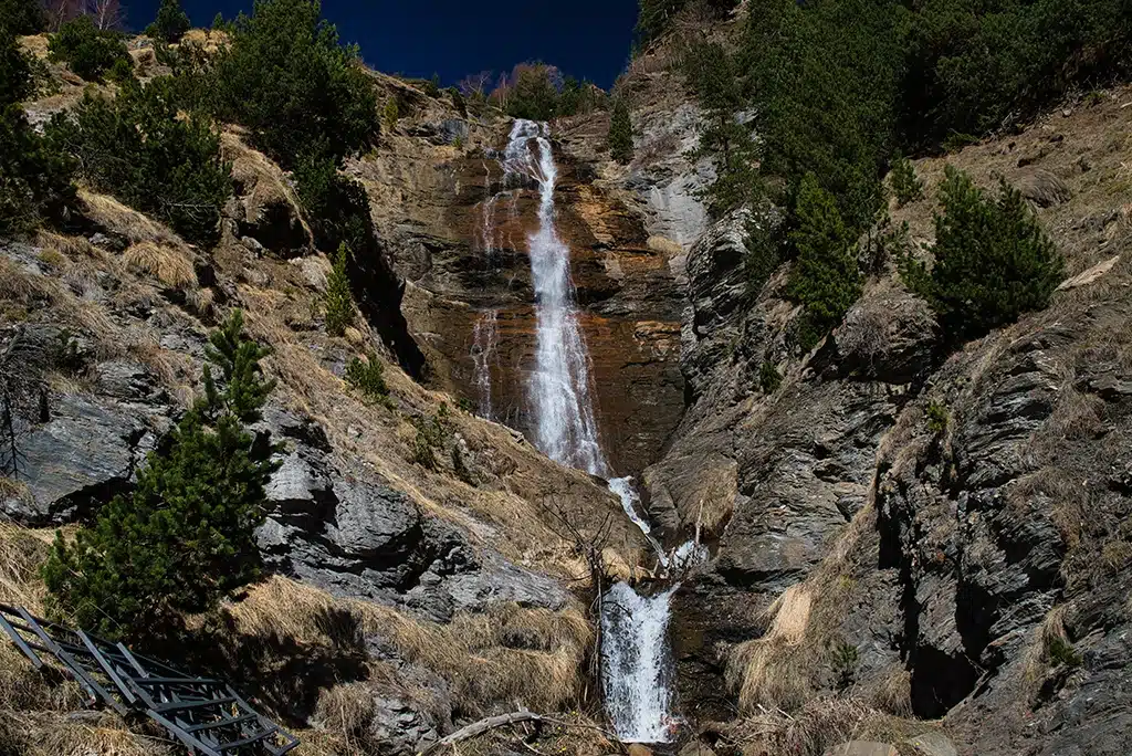 Cascada de La Mascarada, en la Ruta de Las Tres Cascadas de Cerler, en el Pirineo aragonés.