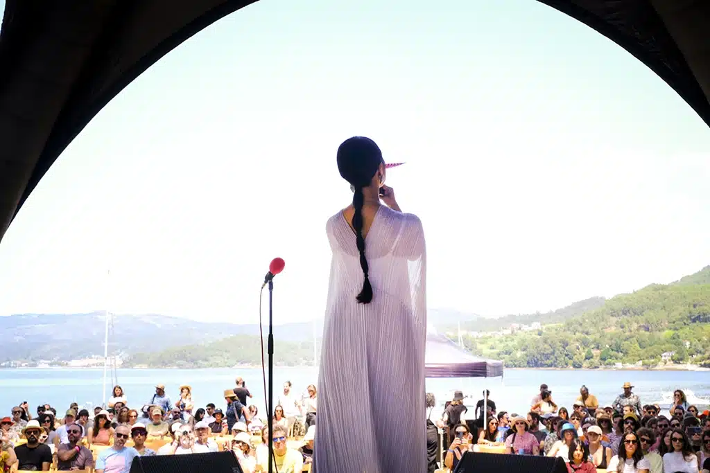 Imagen del festival de verano Sinsal, en la isla de San Simón (Pontevedra). Unos de los festivales que se celebran en pueblos de menos de 1.000 habitantes y que luchan contra la despoblación rural.