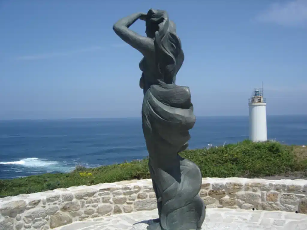 Escultura de 'A espera' en Laxe (A Coruña). Ayuntamiento de Laxe