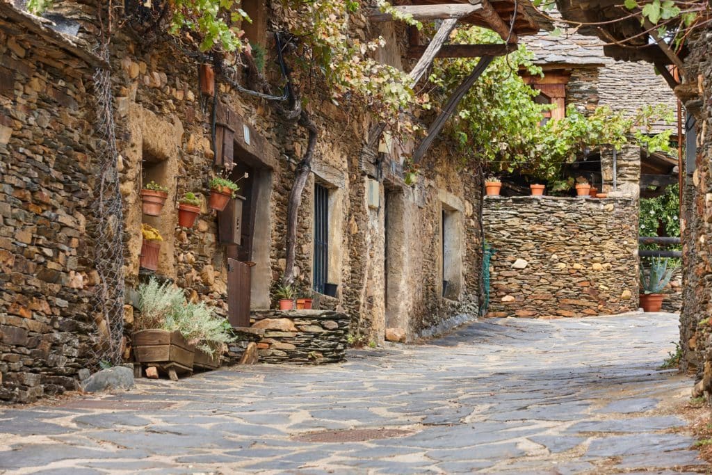 Roblelacasa, en Guadalajara. Pueblos negros. Por h368k742