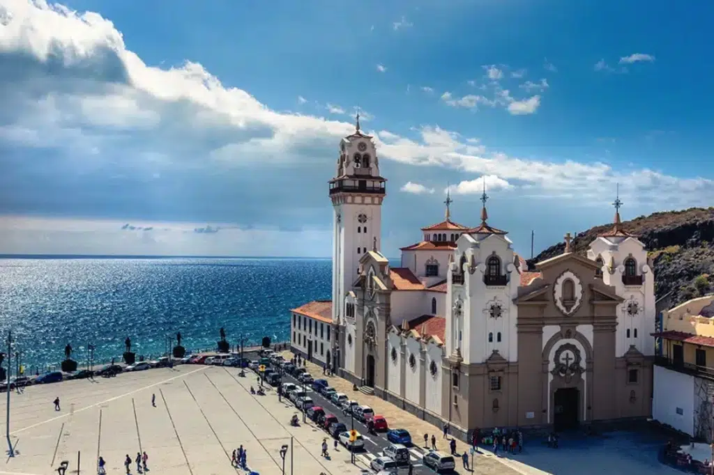 Basílica de Candelaria, en Tenerife. Por cejli.