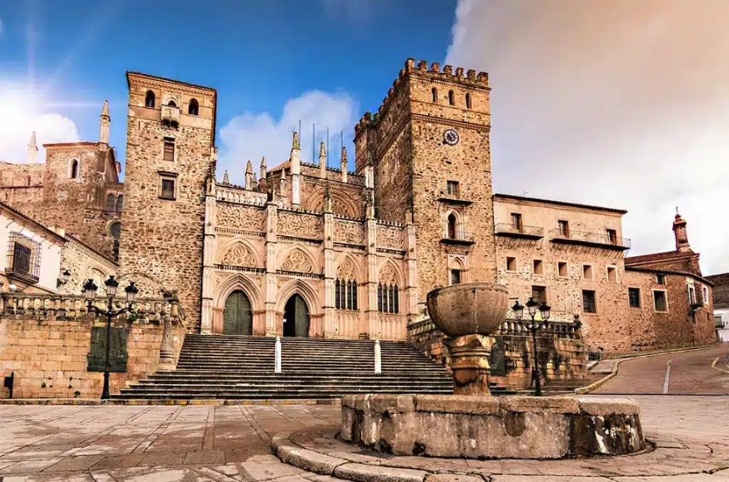 Real Monasterio de la Virgen de Guadalupe, en Cáceres. Por Enrique Del Barrio.
