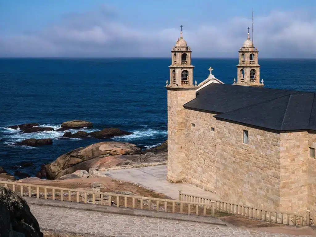 Santuario de la virgen de la Barca en Muxia (A Coruña). Por bt Phot.