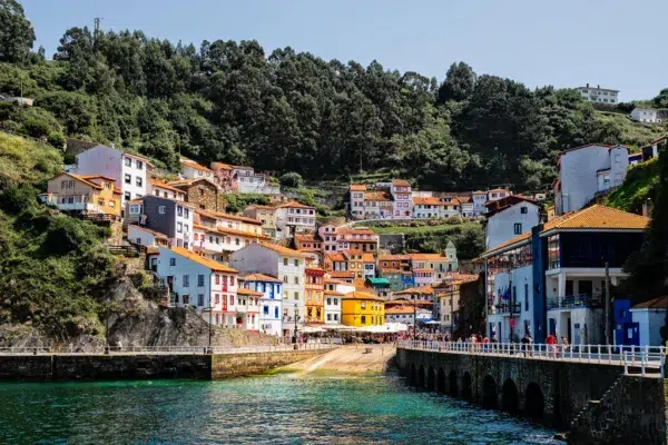 Cudillero, en Asturias. Por ImagineStock