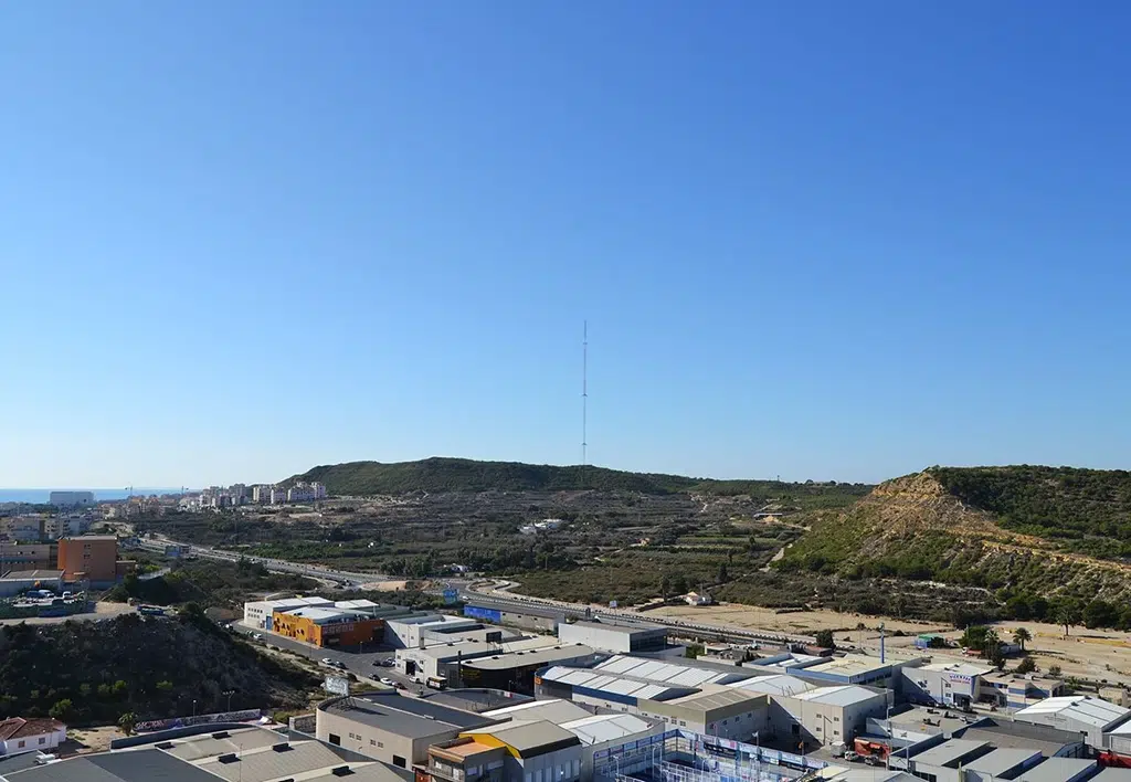 Vista de la Torreta de Guardamar desde el castillo.