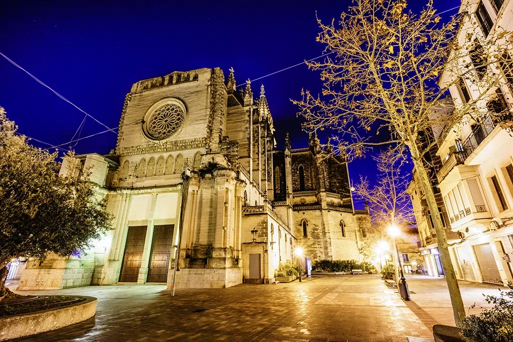 Fachada inacabada de la iglesia de Nuestra Señora de los Dolores, en Manacor (Mallorca).