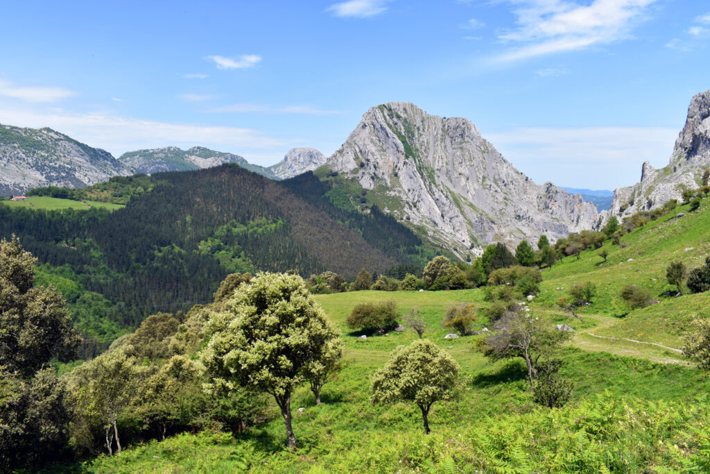 Parque Natural de Urkiola, importante para la mitología vasca. Por Jon Benedictus
