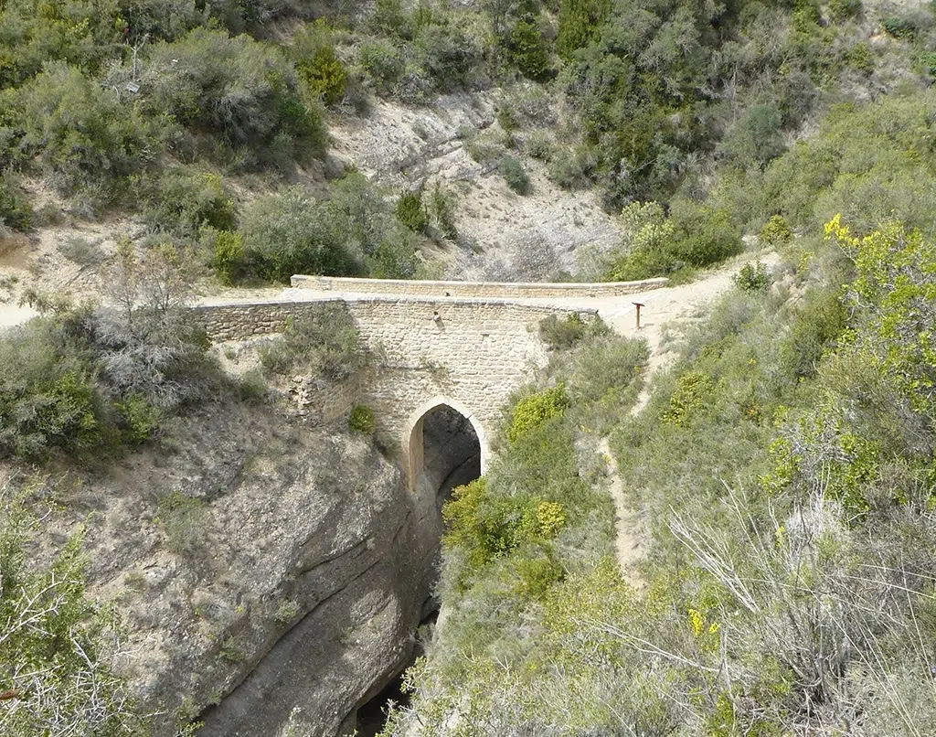Puente del Diablo entre Asque y Colungo (Huesca).