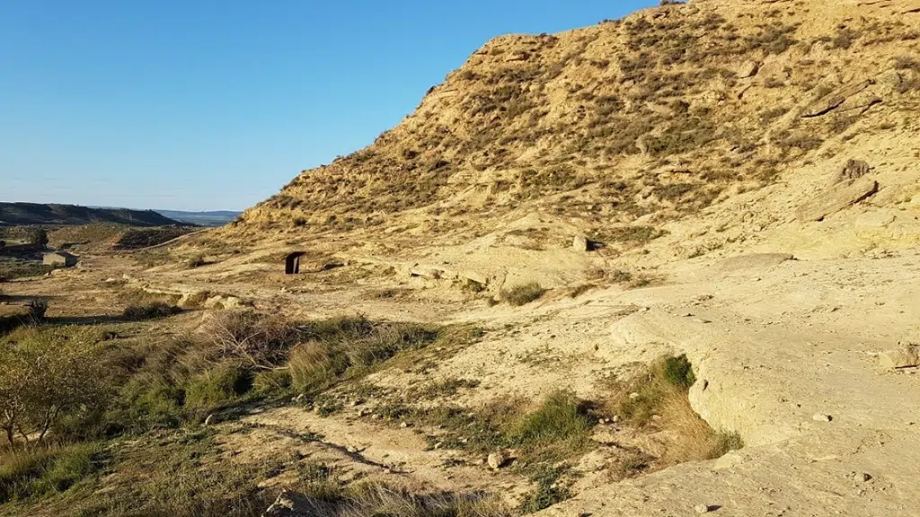 Paisaje semidesértico en los alrededores de Aitona, donde se ubica la Ruta Robert Capa.