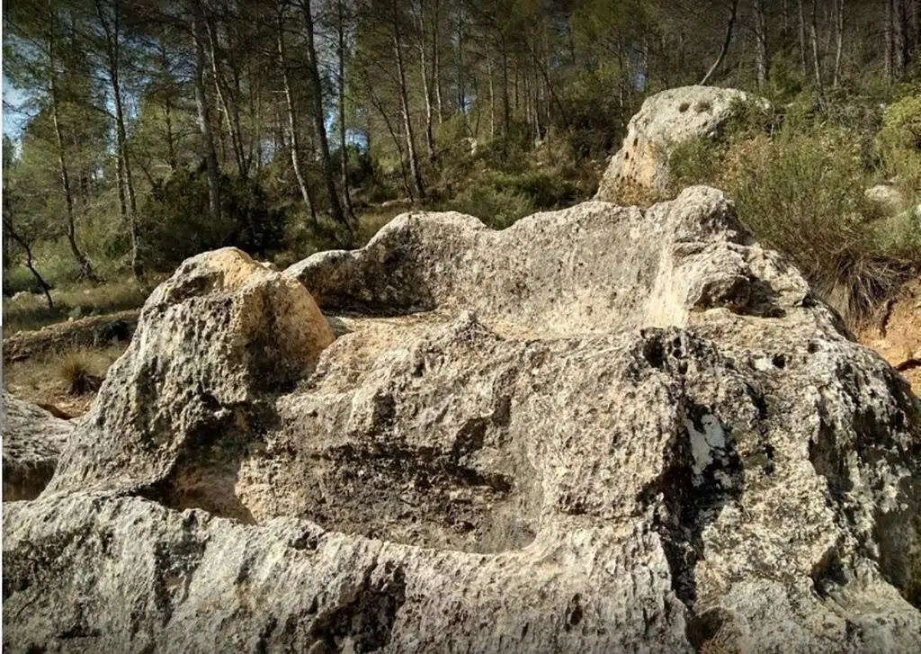 Lagares rupestres del yacimiento de Las Pilillas, cerca de Requena (Valencia).