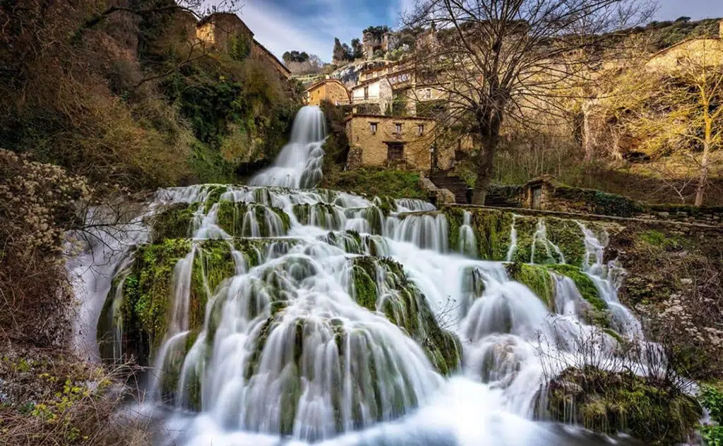 Casa rural El molino de la cascada, en Orbaneja del Castillo (Burgos). Por El molino de la cascada