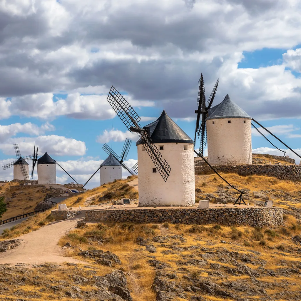 Molinos de Consuegra, Albacete. Castilla-La Mancha aparece en varias series de los 80 y 90. Por: Paulo