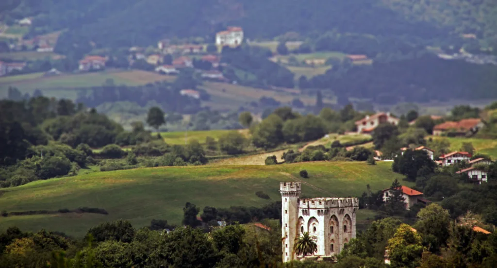 Panorámica del castillo de Butrón en Gatica. Por Laiotz.