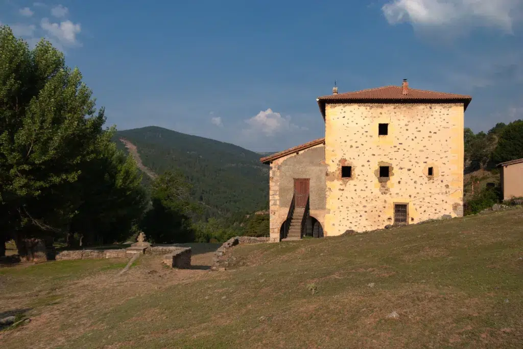 Ermita de Lomos de Orio en la sierra de Cebollera (La Rioja). Por Tito.