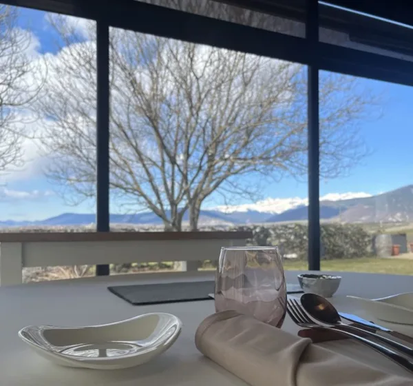 Vistas desde el comedor de La Era de los Nogales, en Sardas (Huesca).