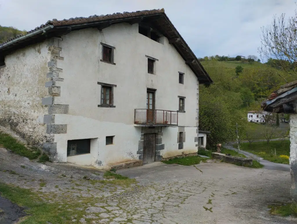 Caserío Ipintza Haundi de Altzo, donde vivió el gigante. Por Raquel Andrés Durà