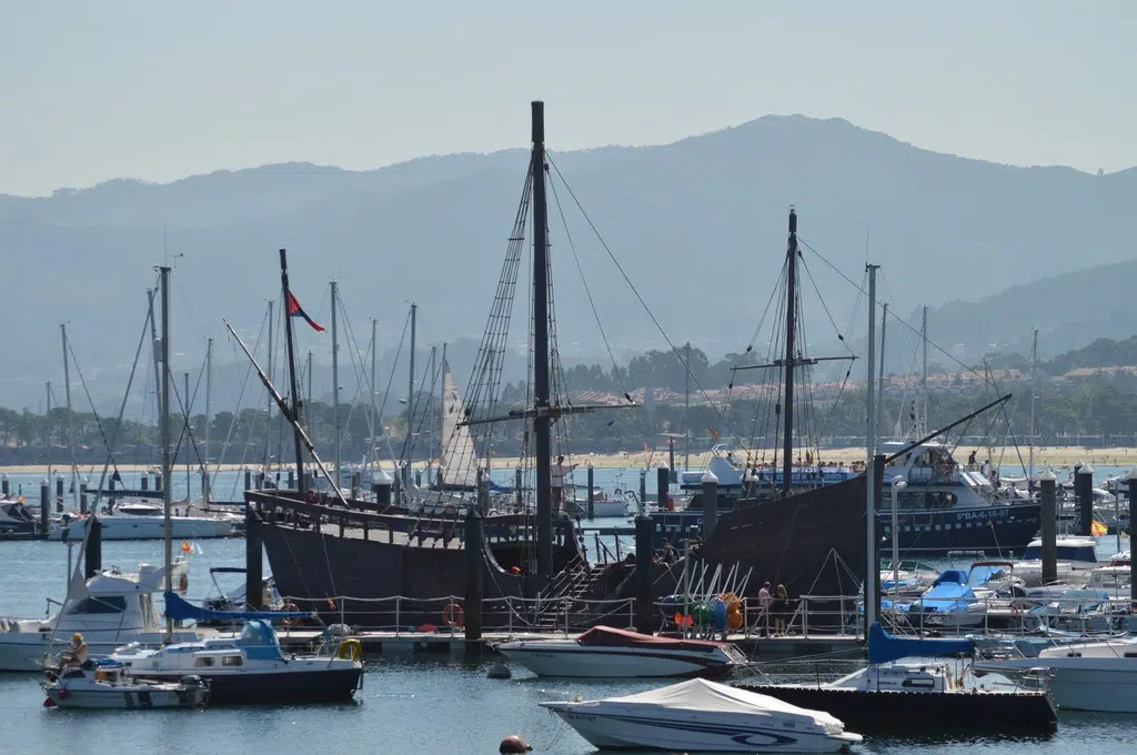 Recreación de la carabela de La Pinta en el puerto de Baiona, Pontevedra. Por Raul HB