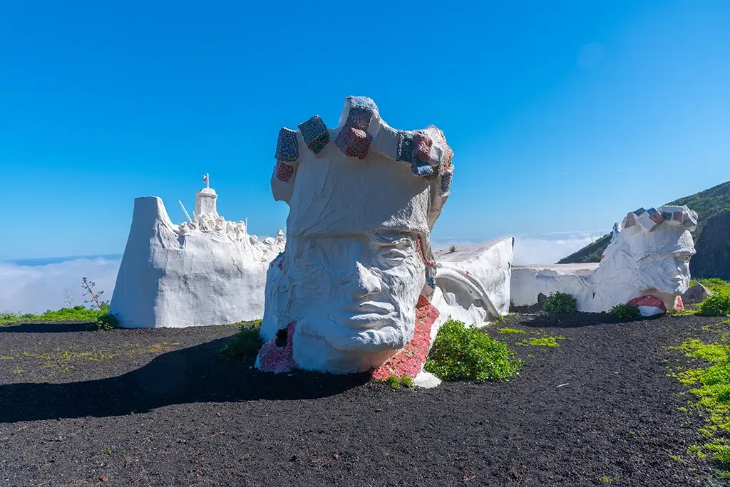 Esculturas de la Bajada de la Virgen de los Reyes, en El Hierro