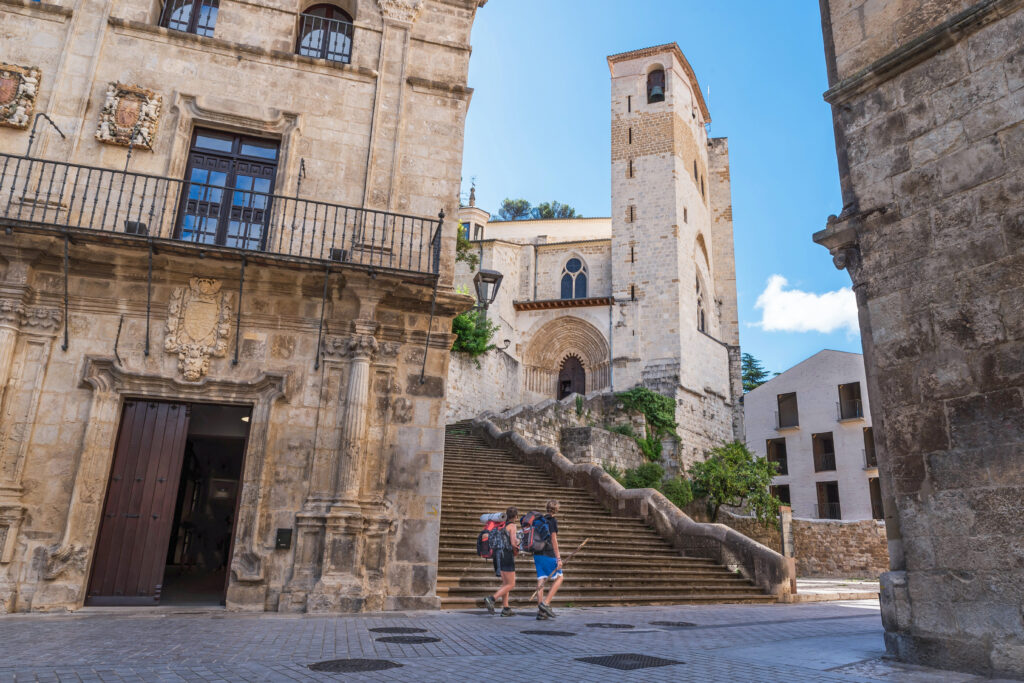 Dos peregrinos en Estella - Lizarra. Por Néstor MN