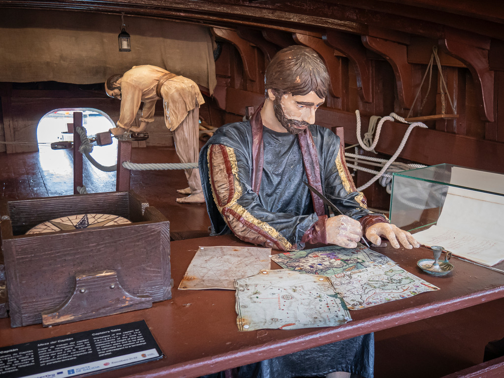 Interior de la recreación de la carabela de La Pinta, en Baiona (Pontevedra). Por Fernando