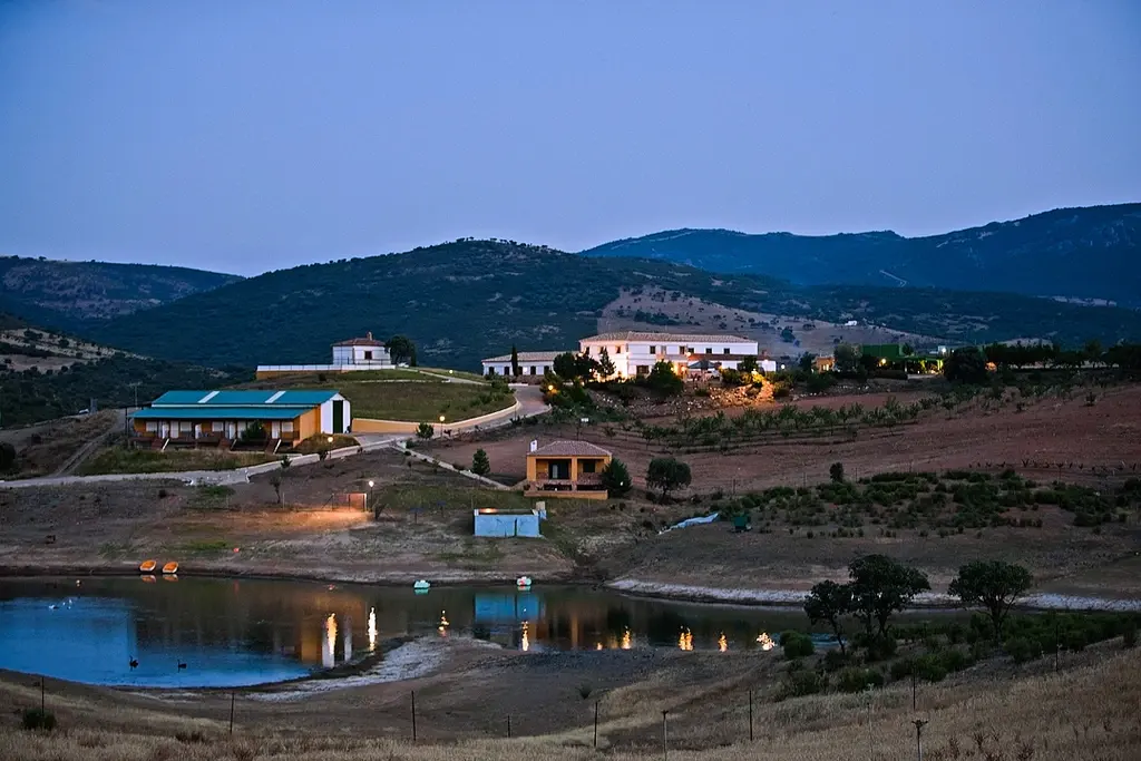 Finca Montón de Trigo, una casa rural junto a un lago en Ciudad Real
