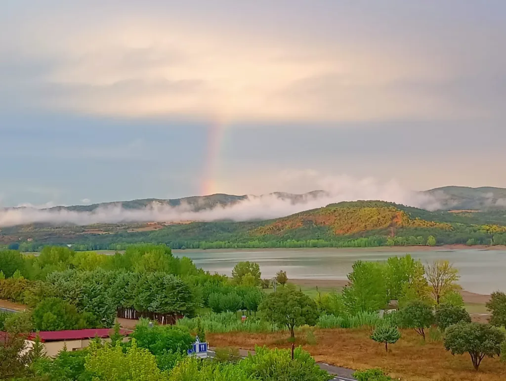 La Casa del Lago, una de las casas rurales junto a un lago en Huesca