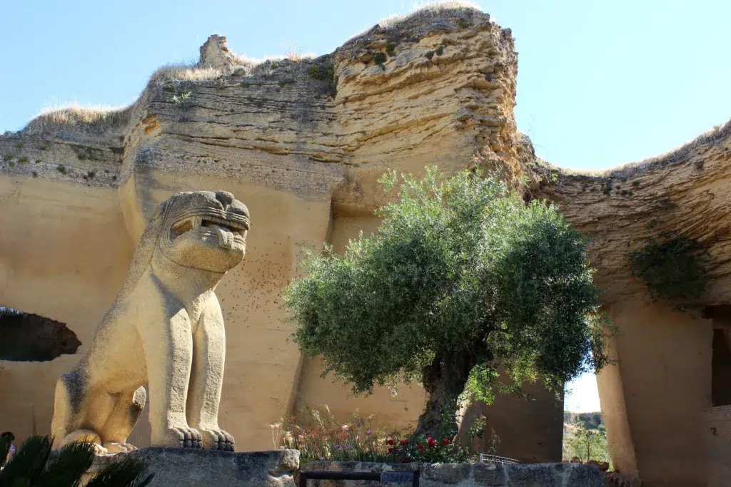 Escultura de 'El Guardián del Coto Las Canteras'. Por jimenezar.