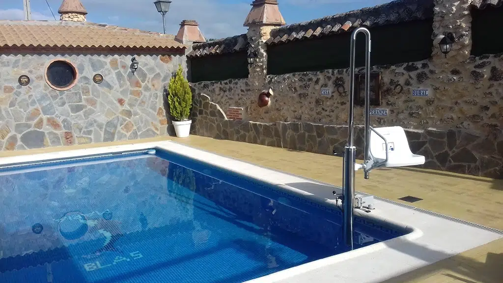 Casas rurales con piscina adaptada: alojamientos rurales La Esperanza (Arriate, Málaga).