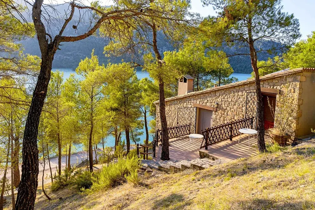 Casas rurales autosuficientes: La Casa del Lago (Beceite, Teruel).