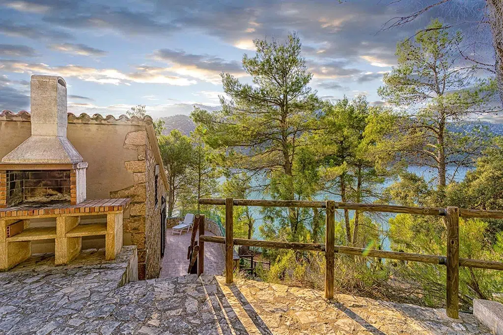 Casas rurales autosuficientes: La Casa del Lago (Beceite, Teruel).