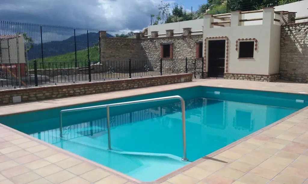 Casas rurales con piscina adaptada: casa rural Las Provincias (Prado del Rey, Cádiz).