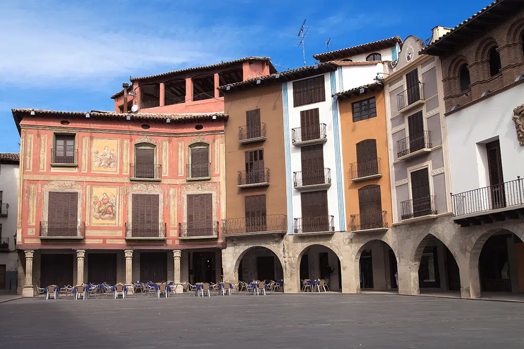 Plaza Mayor de Graus (Huesca).