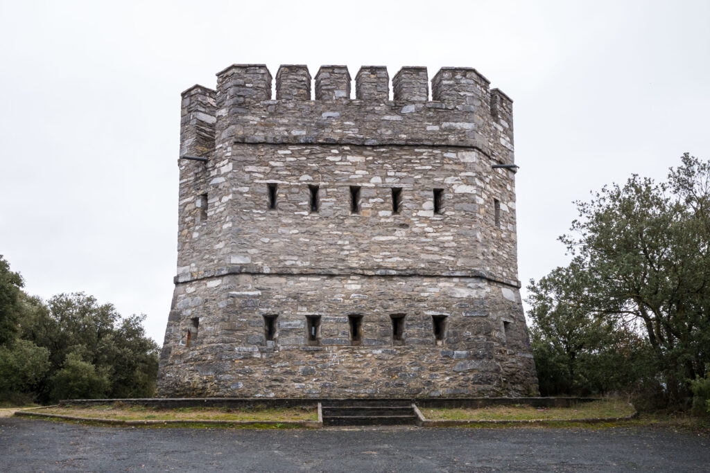 La torre carlista El Encinal, en las afueras de Nanclares de la Oca. Por btPhot