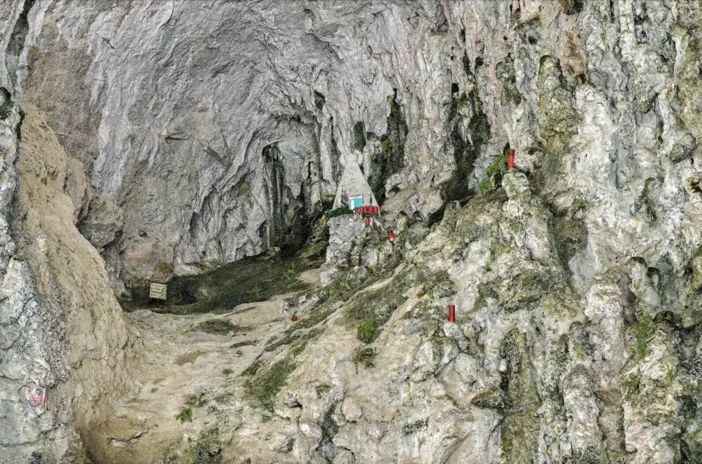 Vírgen de Tíscar en la cueva del Agua. Por Agustin.
