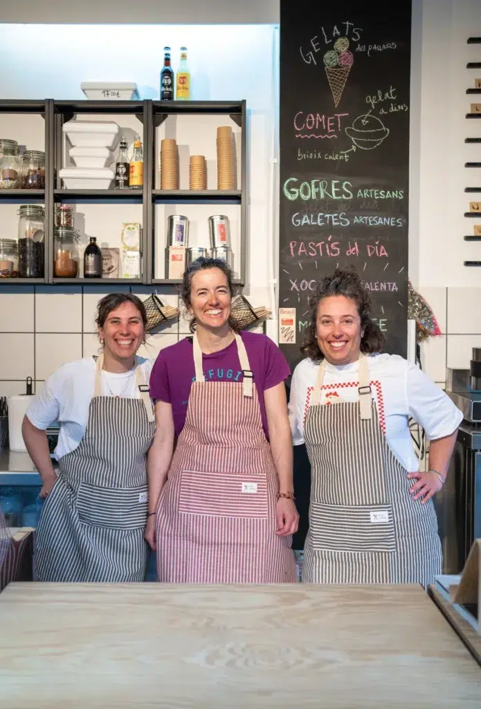 Marina Vila, Rosa Vila y Clara Serlavós, impulsoras de la heladería artesanal El Cóm en el Pallars Sobirá. Cedida por El Cóm