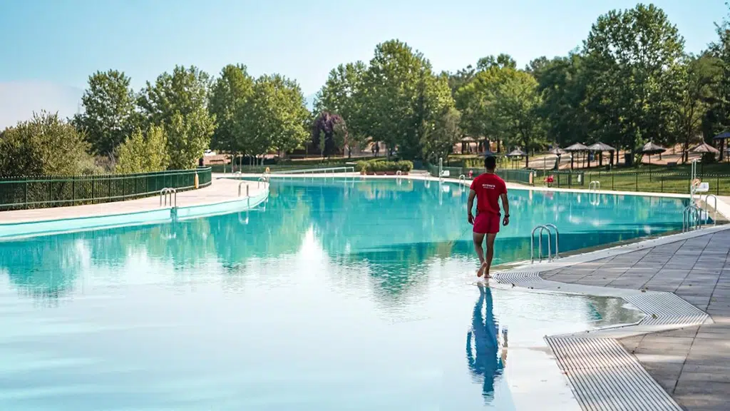 Piscina de Riosequillo, en Buitrago del Lozoya (Madrid).