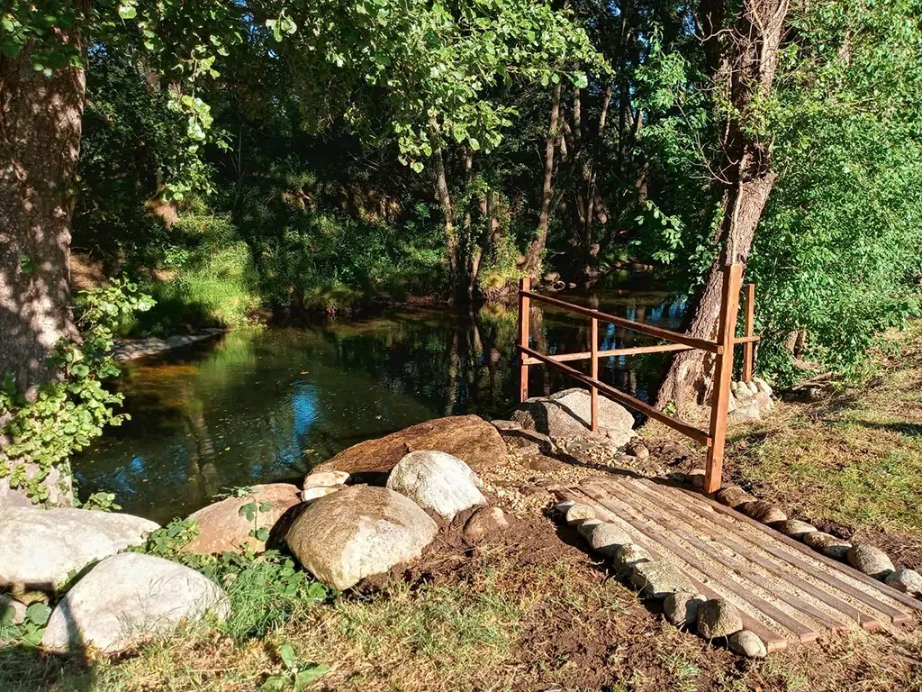 Piscina natural junto la casa El Abuelo Marciano (Cáceres)
