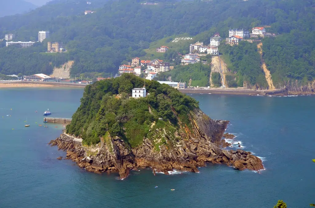 Isla de Santa Clara, en Donostia. Por Trazos sobre Papel