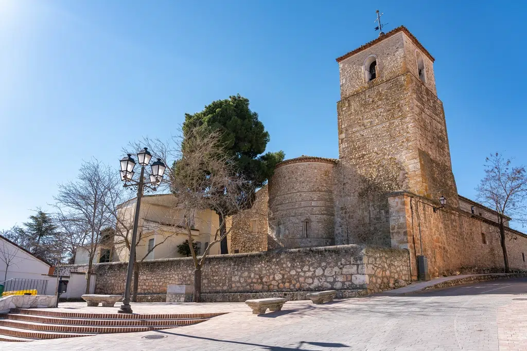 Iglesia de San Pedro Apóstol de Olmeda de las Fuentes, con usos culturales. Por josemiguelsangar