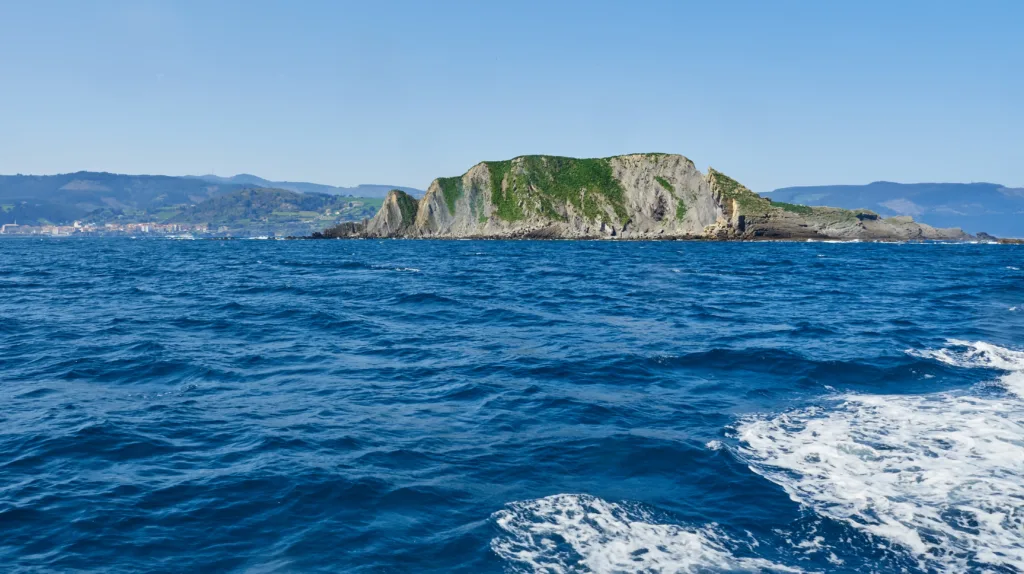 Isla de Izaro desde el mar