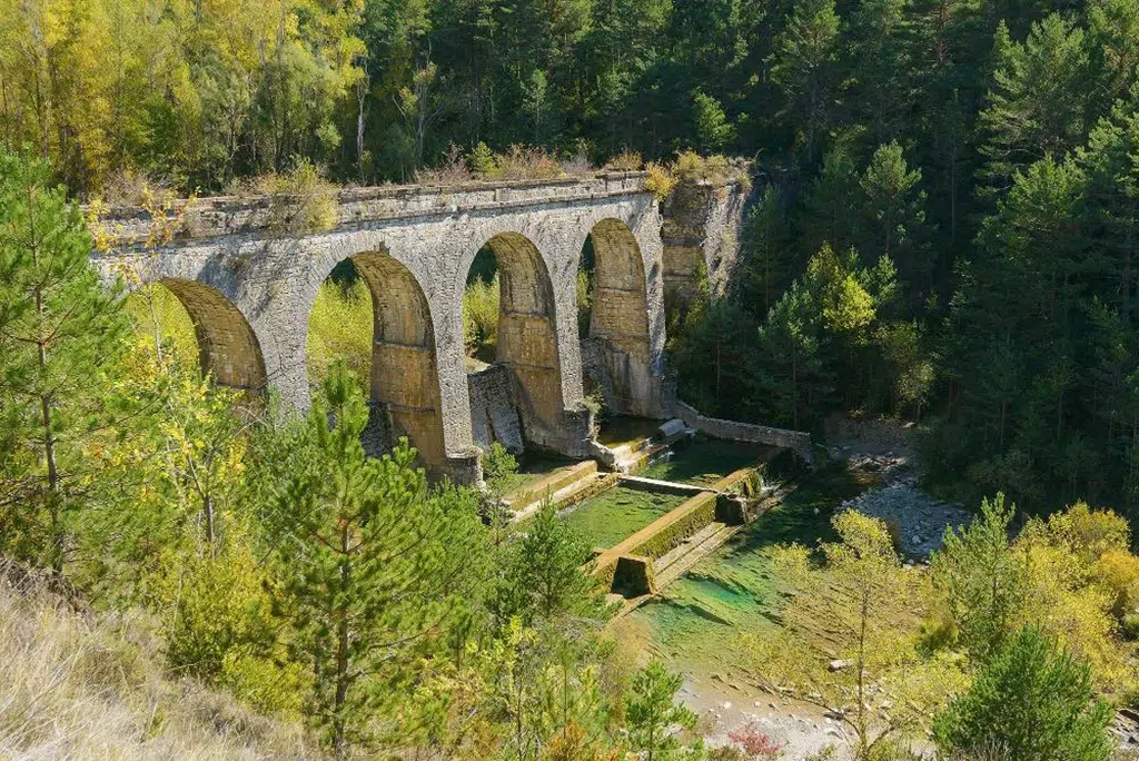 Piscina natural de la Garcipollera, en Castiello de Jaca (Huesca).