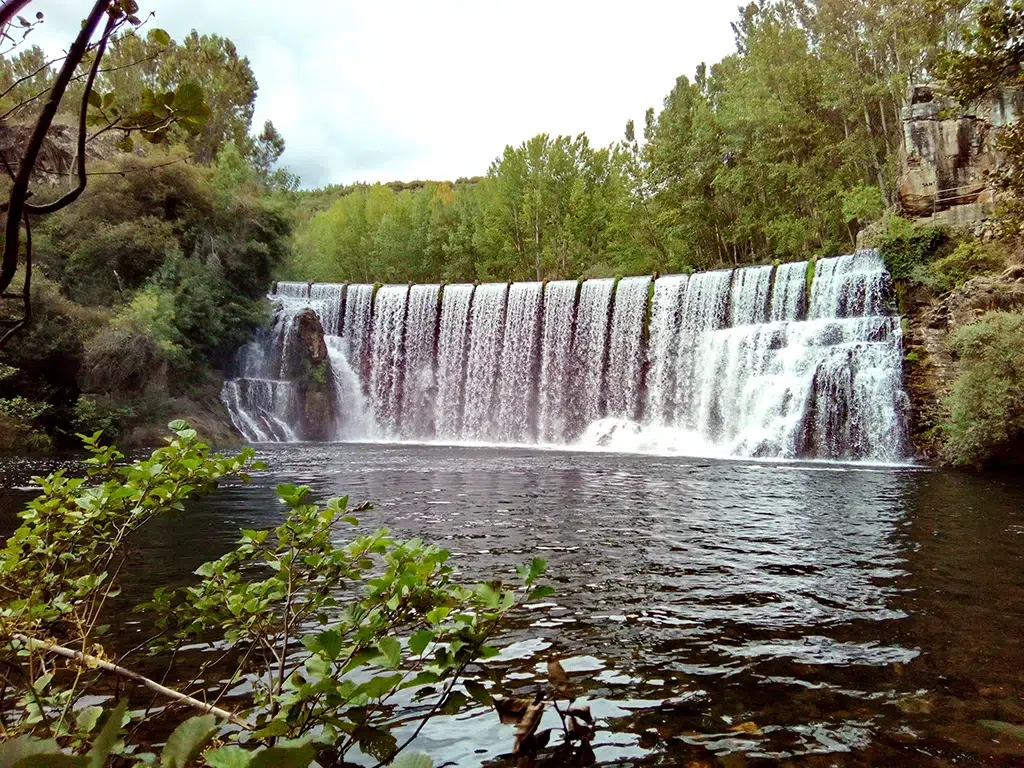 Cascada del Salto del Pelgo, en Toral de los Vados (León).