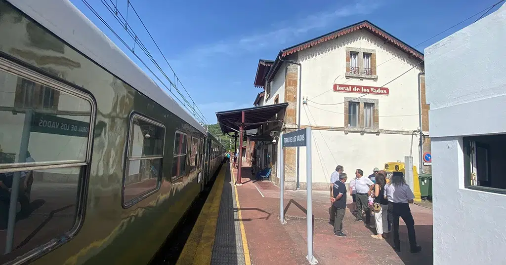 Estación de tren de Toral de los Vados (León).