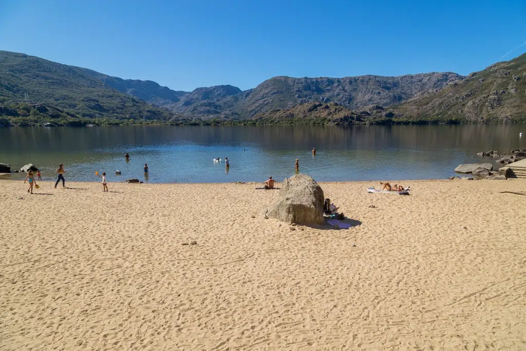 Playa en el Lago de Sanabria (Zamora). Por Rui Vale de Sousa