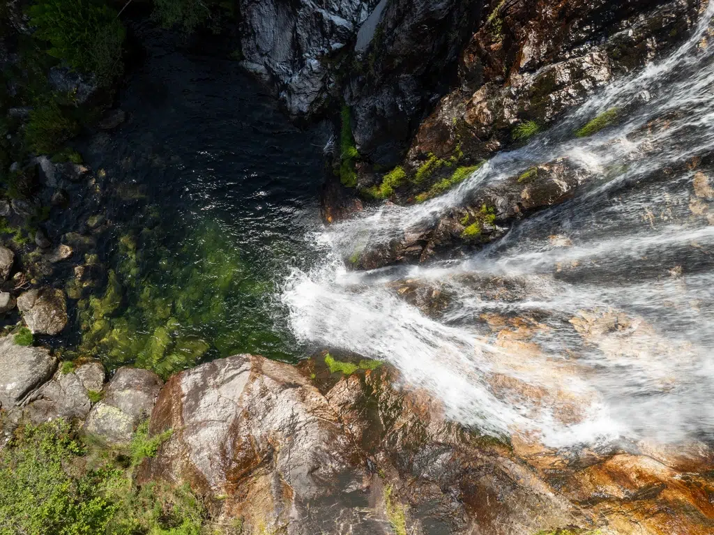 La fervenza de Touron, cerca de Melón (Ourense). Por Fotos ZonaFreeDrone