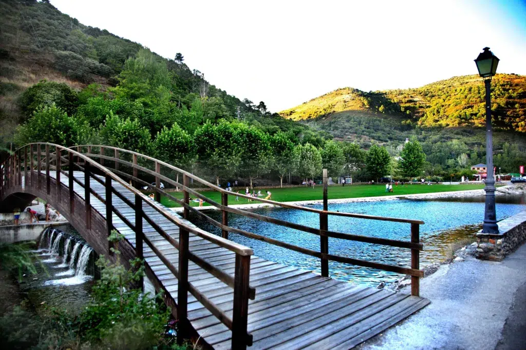 Playa fluvial en Villafranca del Bierzo (León). Por Turismo del Bierzo